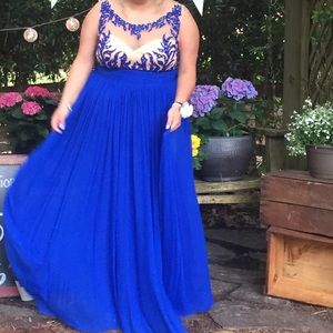 Gorgeous floor length prom dress